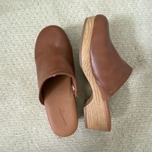 Universal Thread Heeled Clogs